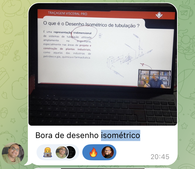Aluno assistindo à aula de desenho isométrico